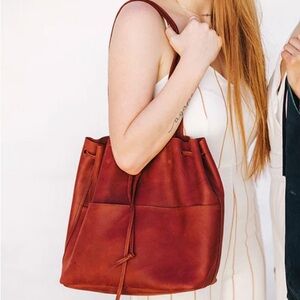 Chic Tan Leather Shoulder Bag